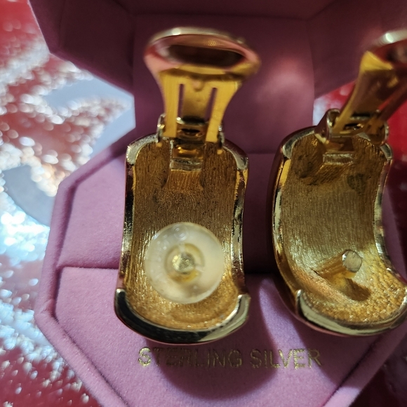 Christian Dior Vintage Signed Clip-on earrings - Picture 9 of 12